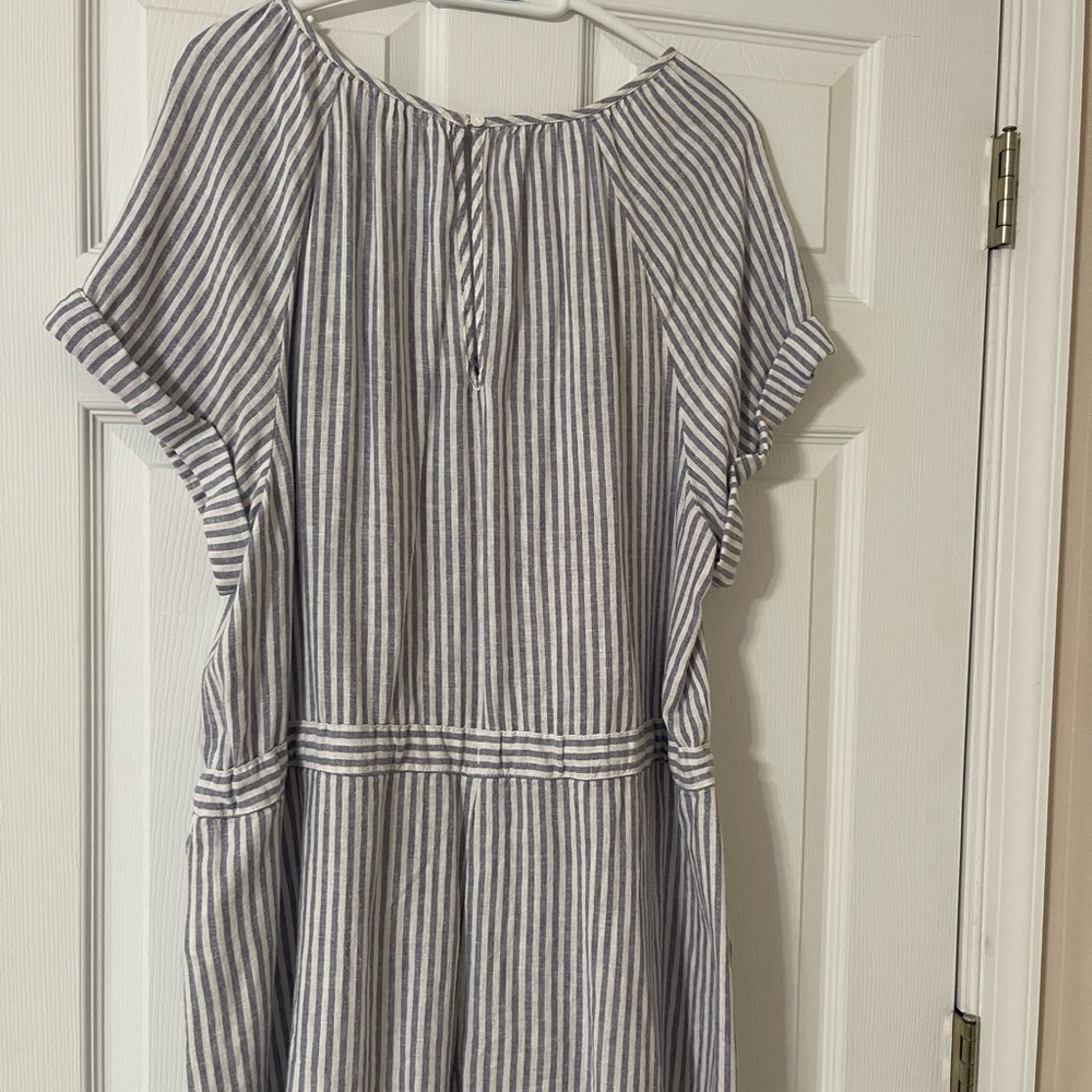 Striped V-Neck Short Romper.  Tie Waist.   Back neck Closure.   Size L - Picture 2 of 2